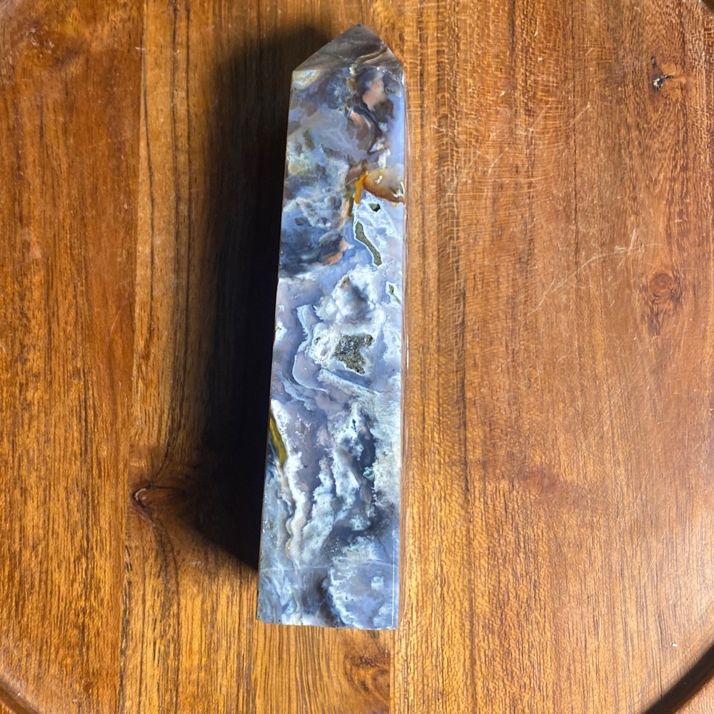 Monet Agate Crystal Tower 41/2 inches tall - Picture 2 of 3
